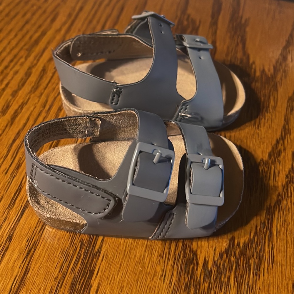 Used - Picture 3 of 4